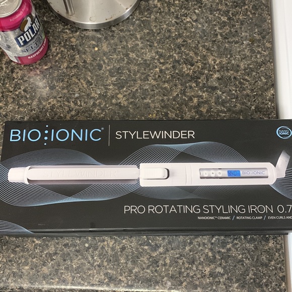 Bio Ionic Stylewinder .75 curling iron - Picture 2 of 2
